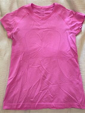 Lululemon Women’s Bright Pink Run Swiftly Short Sleeved Top Size 10